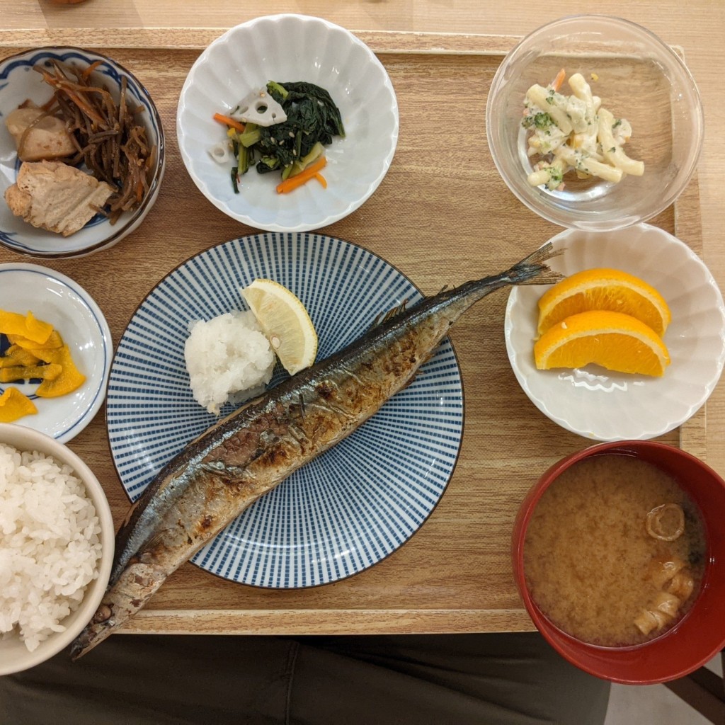 ユーザーが投稿した秋刀魚の塩焼定食の写真 - 実際訪問したユーザーが直接撮影して投稿した難波定食屋まいどおおきに食堂 さち福や CAFE なんばCITY店の写真