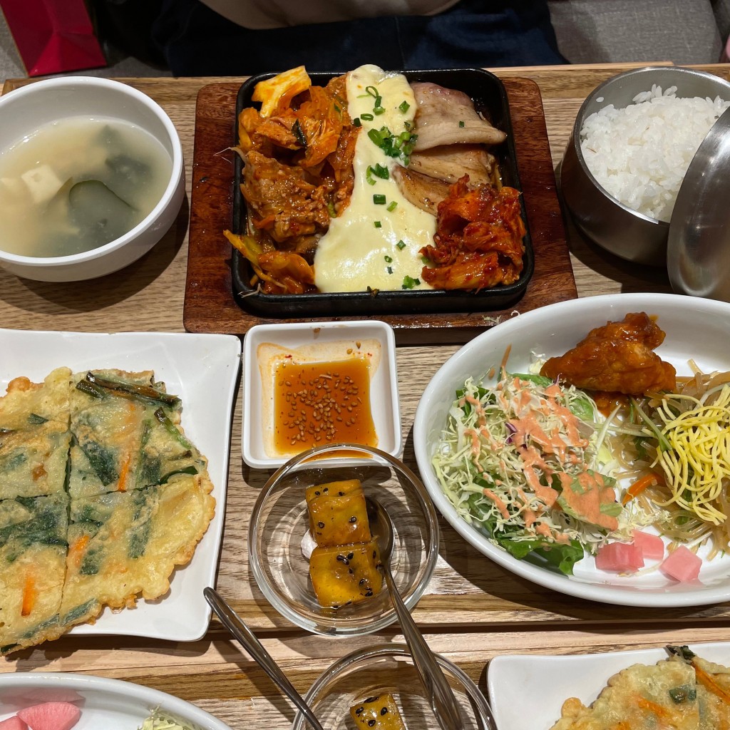 ユーザーが投稿した三元豚/チーズダッカルビソーダの写真 - 実際訪問したユーザーが直接撮影して投稿した西新宿韓国料理韓美膳 ルミネ新宿LUMINE1の写真