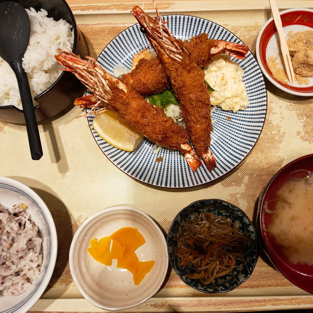 ユーザーが投稿したエビフライ定食の写真 - 実際訪問したユーザーが直接撮影して投稿した高松町定食屋さち福や 阪急西宮ガーデンズ店の写真