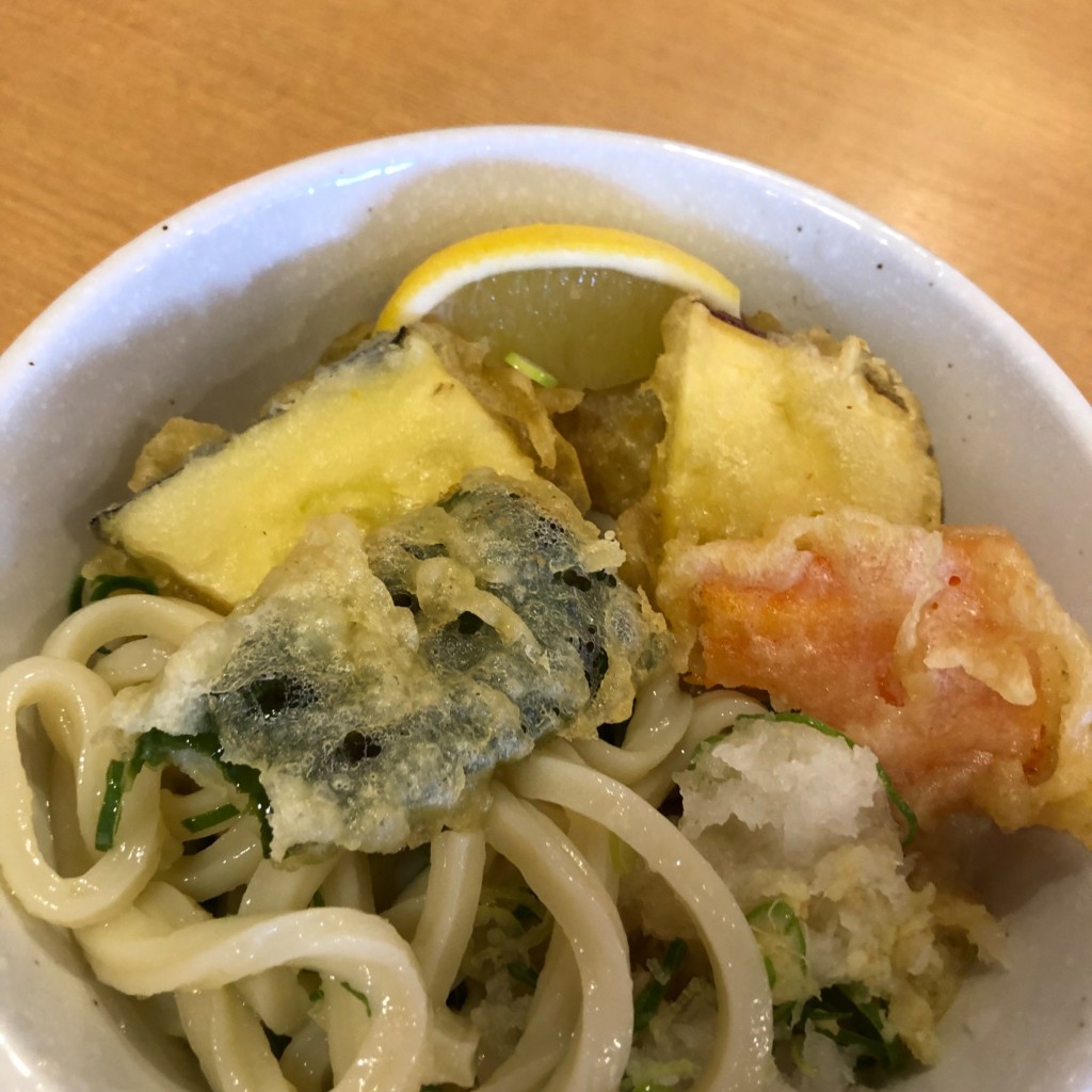 ユーザーが投稿した野菜天ぷらぶっかけうどんの写真 - 実際訪問したユーザーが直接撮影して投稿した樽味うどん瓢月 樽味店の写真