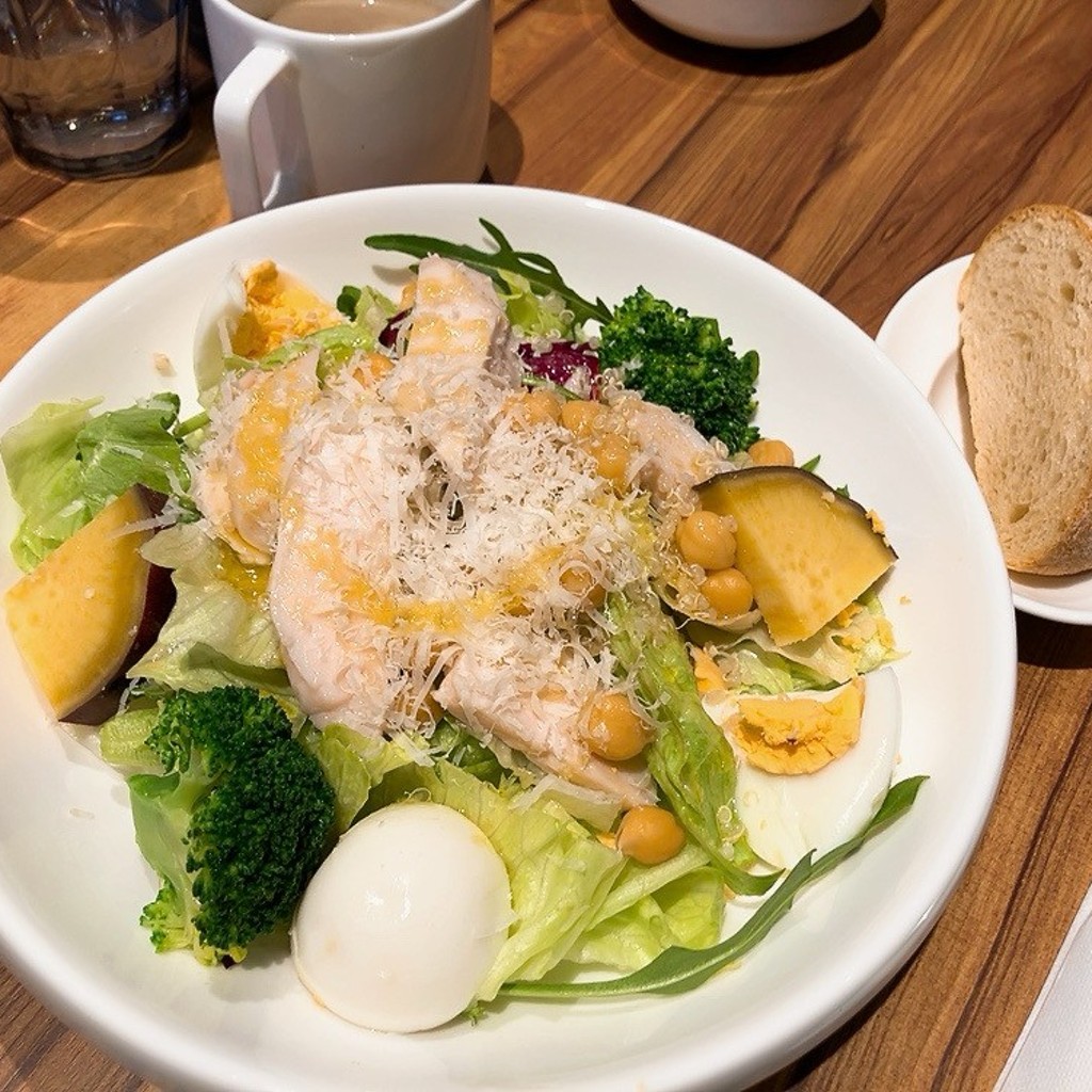 ユーザーが投稿したパワーサラダの写真 - 実際訪問したユーザーが直接撮影して投稿した麻布台カフェAZABUDAI HILLS CAFEの写真