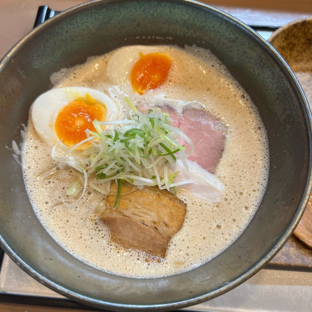 ユーザーが投稿した焼きあご白湯ラーメンの写真 - 実際訪問したユーザーが直接撮影して投稿した洲山町ラーメン専門店小麦と焼きあご すぐれの写真