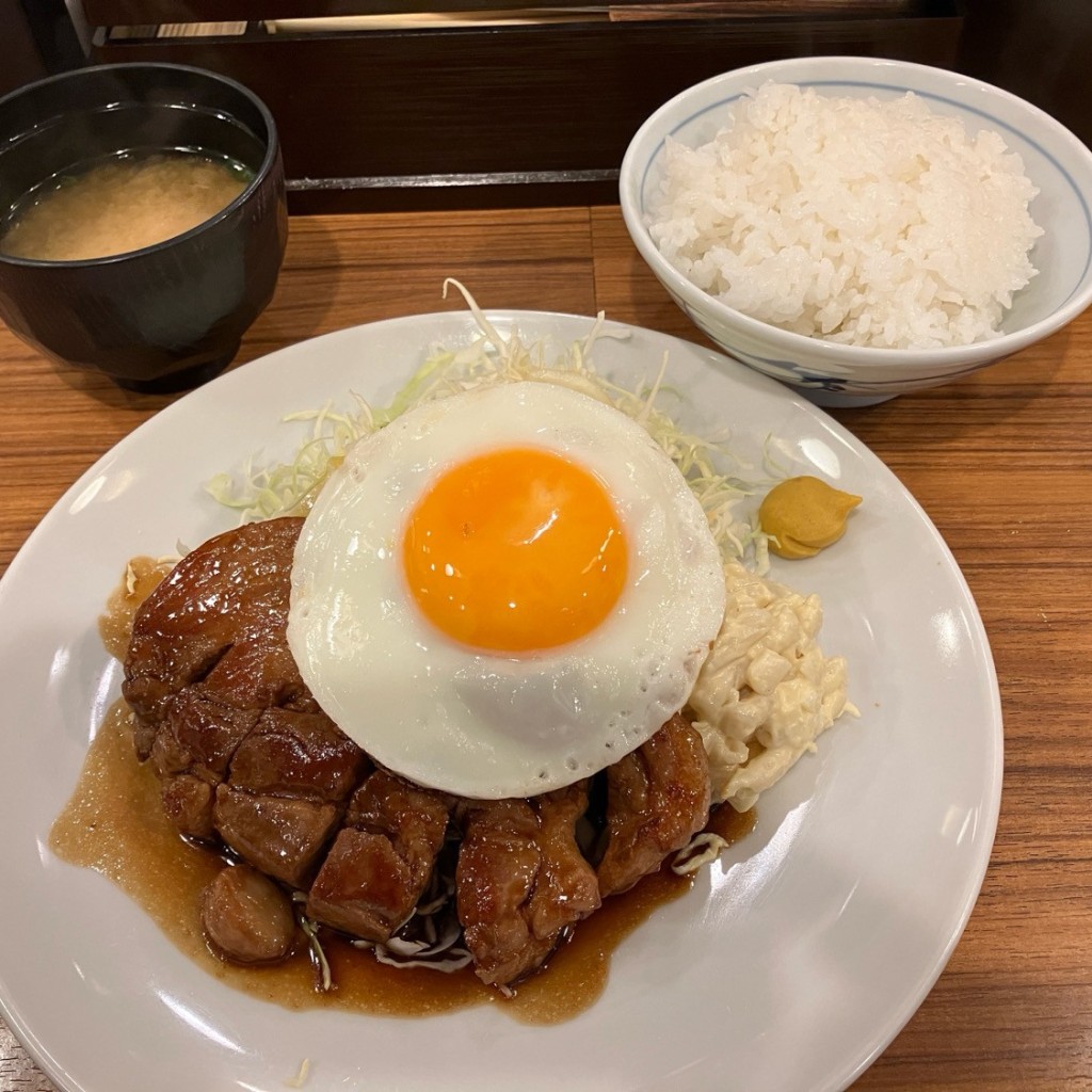 ユーザーが投稿したトンテキ定食(目玉焼きトッピング)の写真 - 実際訪問したユーザーが直接撮影して投稿した千日前豚肉料理大阪トンテキ なんばウォーク店の写真