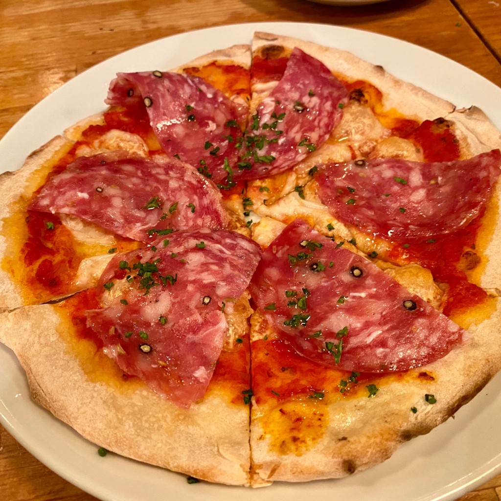 ユーザーが投稿したサラミピザの写真 - 実際訪問したユーザーが直接撮影して投稿した築地ビストロ東京ワインバル 八十郎 築地店の写真