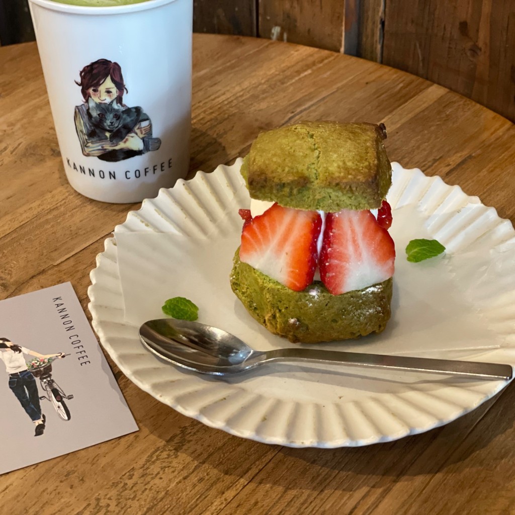 ユーザーが投稿した苺と抹茶スコーンサンドの写真 - 実際訪問したユーザーが直接撮影して投稿した末盛通コーヒー専門店カンノン コーヒー 本山の写真