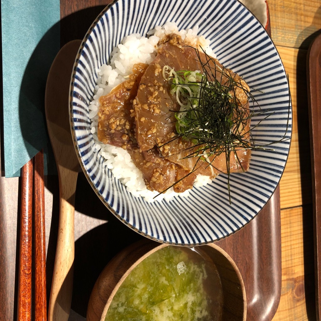 ユーザーが投稿したヒラマサの漬け丼 / 小値賀島の写真 - 実際訪問したユーザーが直接撮影して投稿した日本橋室町魚介 / 海鮮料理離島キッチン 日本橋店の写真