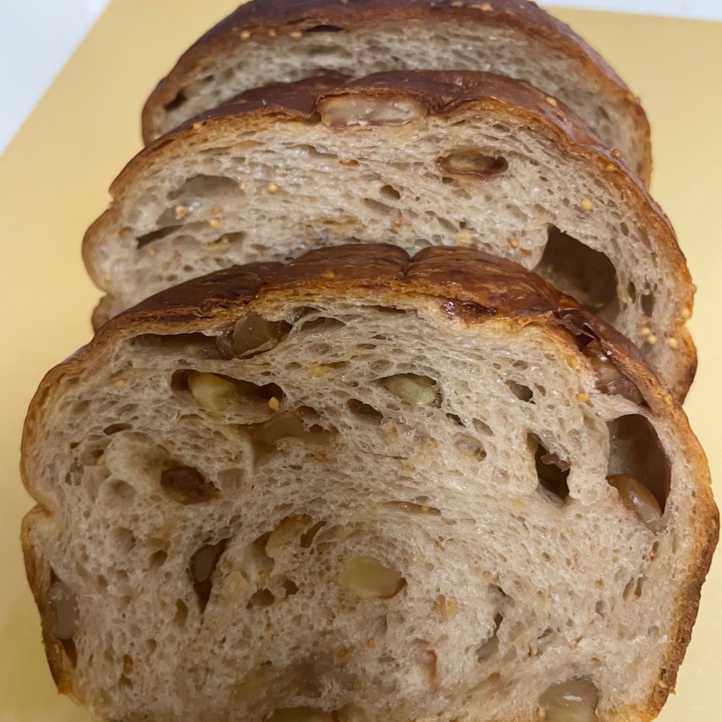 ユーザーが投稿したいちじくクルミ生食パンの写真 - 実際訪問したユーザーが直接撮影して投稿した旭町ベーカリーサニーベッカリーの写真