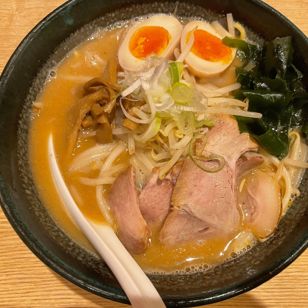 ごはん記録さんが投稿した西新宿ラーメン専門店のお店北海道ラーメン 味八/ホッカイドウラーメン ミハチの写真