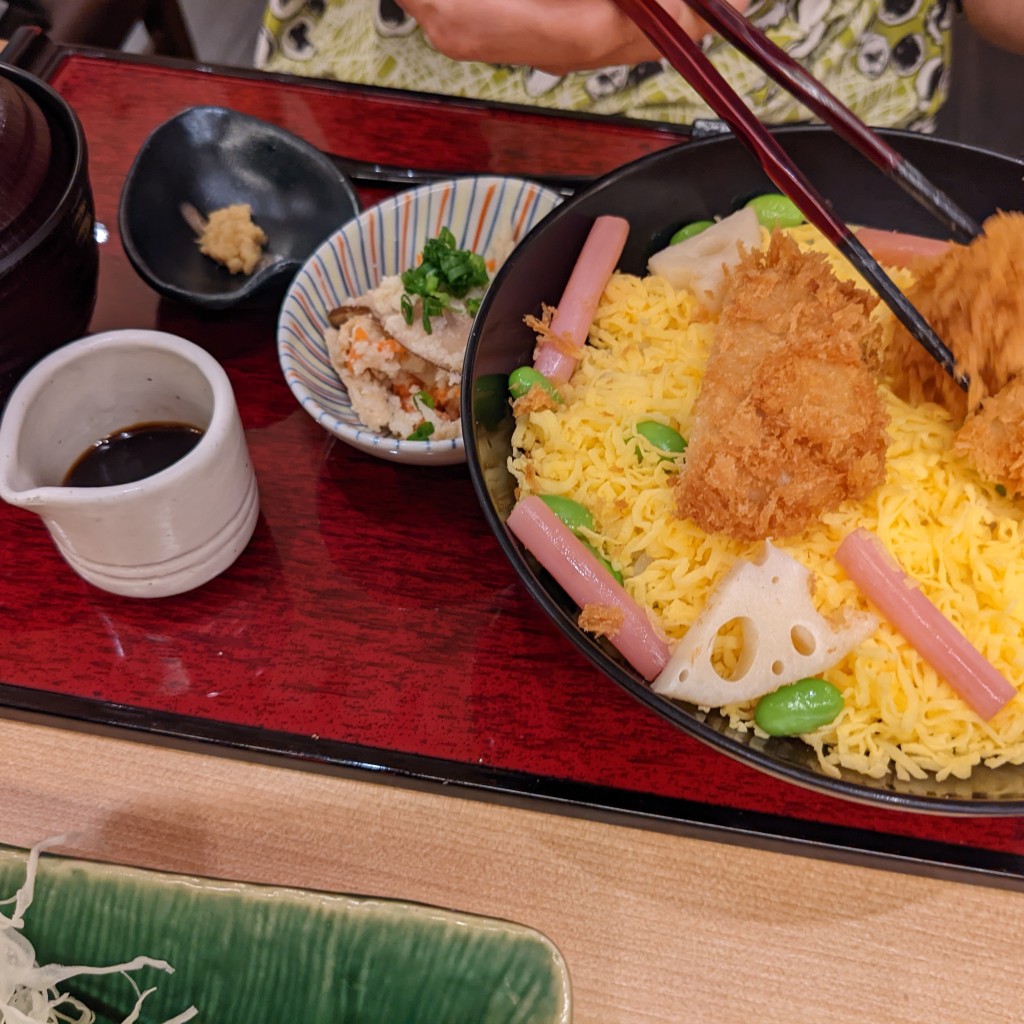 ユーザーが投稿した春彩カツちらし丼の写真 - 実際訪問したユーザーが直接撮影して投稿した下平良とんかつとんかつ新宿さぼてん ゆめタウン廿日市店の写真