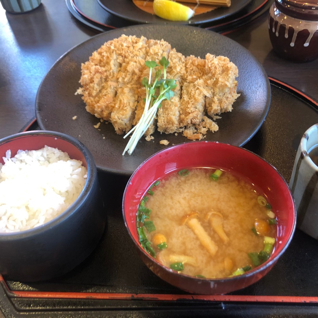 わたしのじんせいさんが投稿した鼎一色肉料理のお店3びきのこぶた/サンビキノコブタの写真