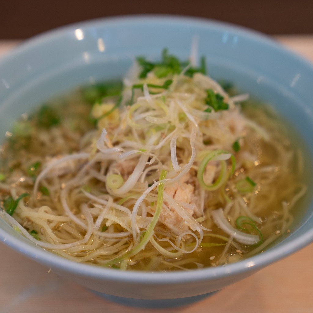 ユーザーが投稿した鶏とネギの朝ラーメンの写真 - 実際訪問したユーザーが直接撮影して投稿した大谷南ラーメン / つけ麺麺房いろどり家 東名海老名SA下り店の写真