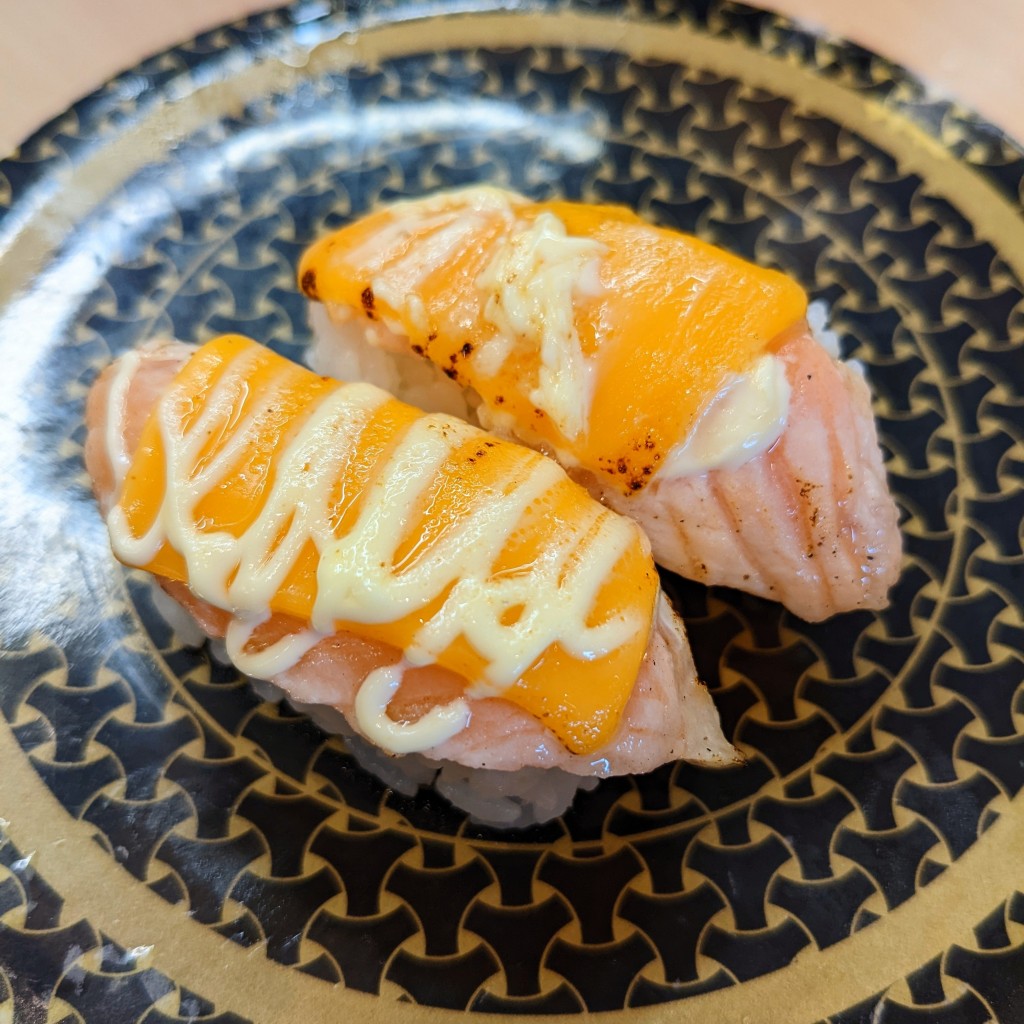 ユーザーが投稿したサーモンチーズ炙りの写真 - 実際訪問したユーザーが直接撮影して投稿した大林町回転寿司はま寿司小松島店の写真