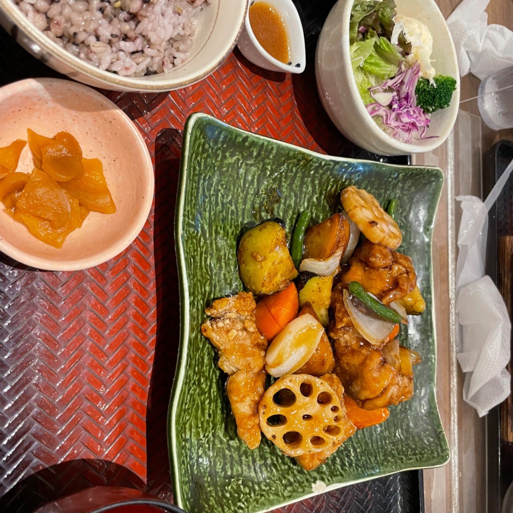 ユーザーが投稿した[定食]鶏と野菜の黒酢あんの写真 - 実際訪問したユーザーが直接撮影して投稿した島屋定食屋大戸屋 ユニバーサルシティ店の写真