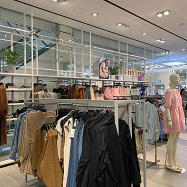 H&M 新宿店/エイチアンドエム シンジュクテン(新宿/新宿三丁目駅