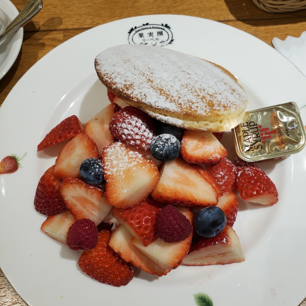 ユーザーが投稿したベリーパンケーキの写真 - 実際訪問したユーザーが直接撮影して投稿した渋谷スイーツ果実園リーベル 渋谷ヒカリエ店の写真