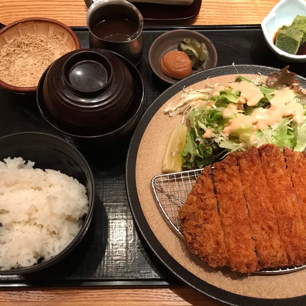 ユーザーが投稿したロースカツ定食の写真 - 実際訪問したユーザーが直接撮影して投稿した大深町和食 / 日本料理和食 たちばな グランフロント大阪の写真