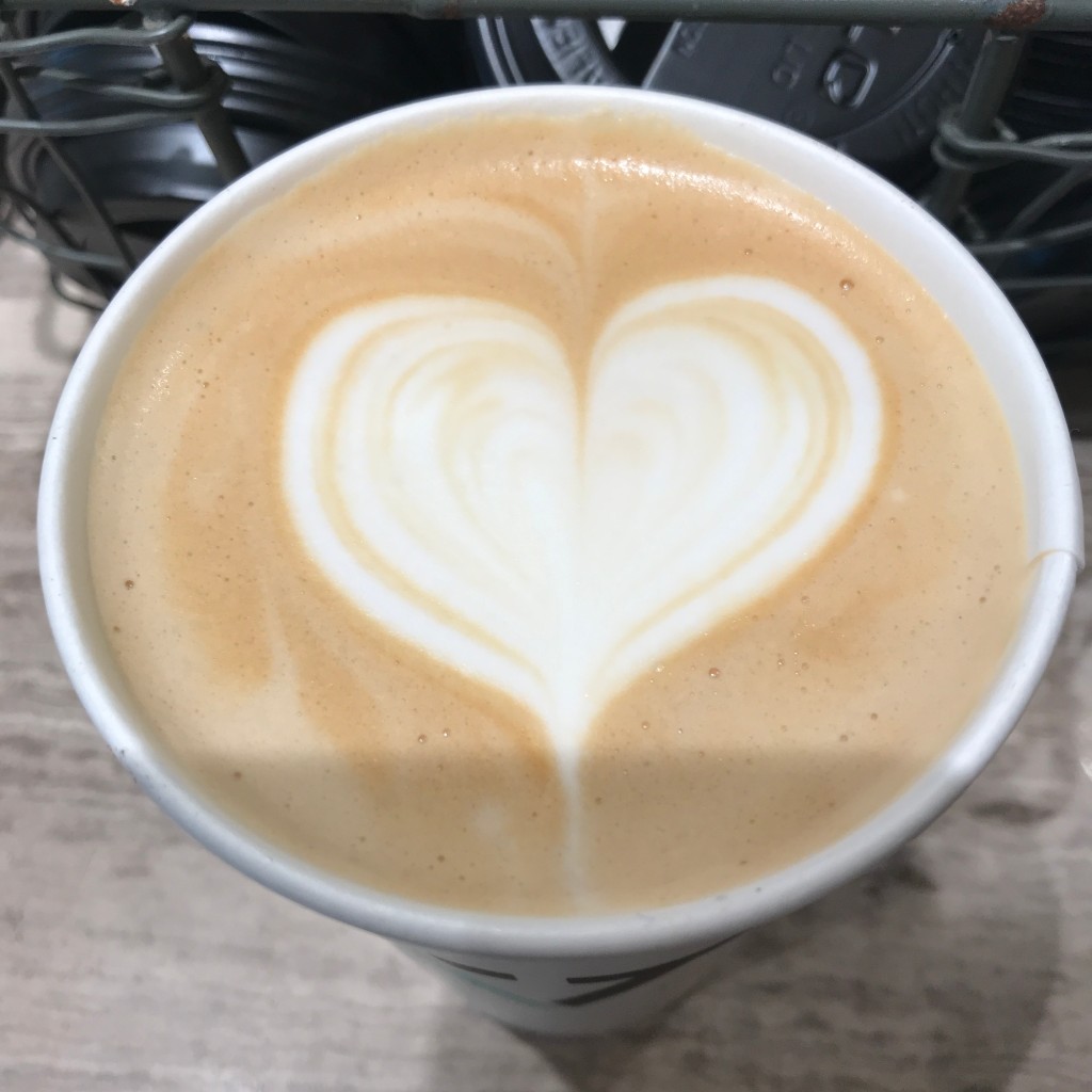 ユーザーが投稿したFLAVORED LATTEの写真 - 実際訪問したユーザーが直接撮影して投稿した千駄ヶ谷カフェVERVE COFFEE 新宿NEWoMan店の写真