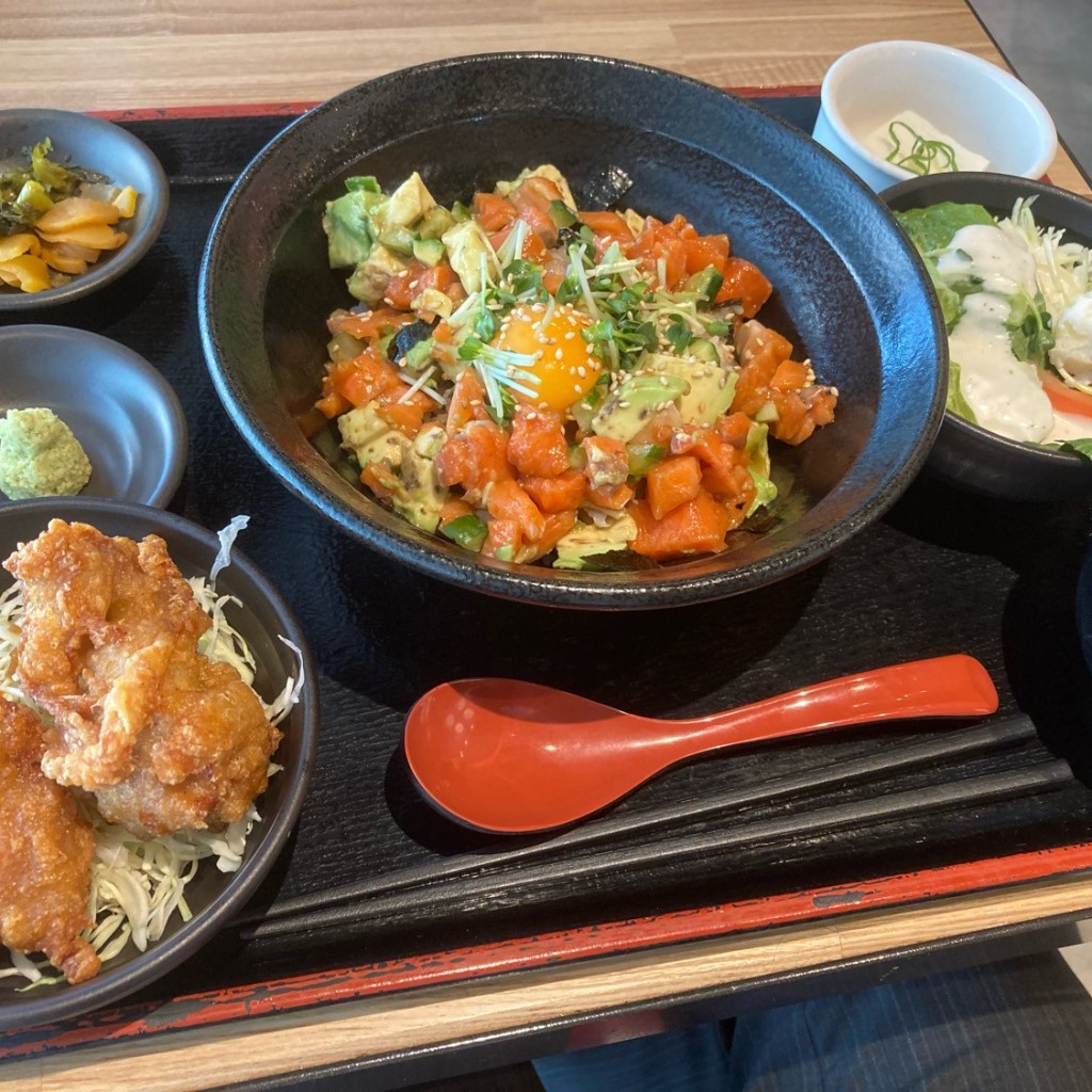 ユーザーが投稿したLunchサーモン ポキ丼の写真 - 実際訪問したユーザーが直接撮影して投稿した桜木町居酒屋甘太郎 桜木町店の写真