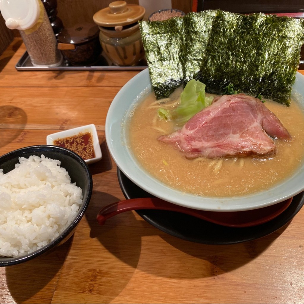 AYMKWKTさんが投稿した西ノ京職司町ラーメン専門店のお店家系ラーメン 山下醤造/イエケイラーメン ヤマシタショウゾウの写真