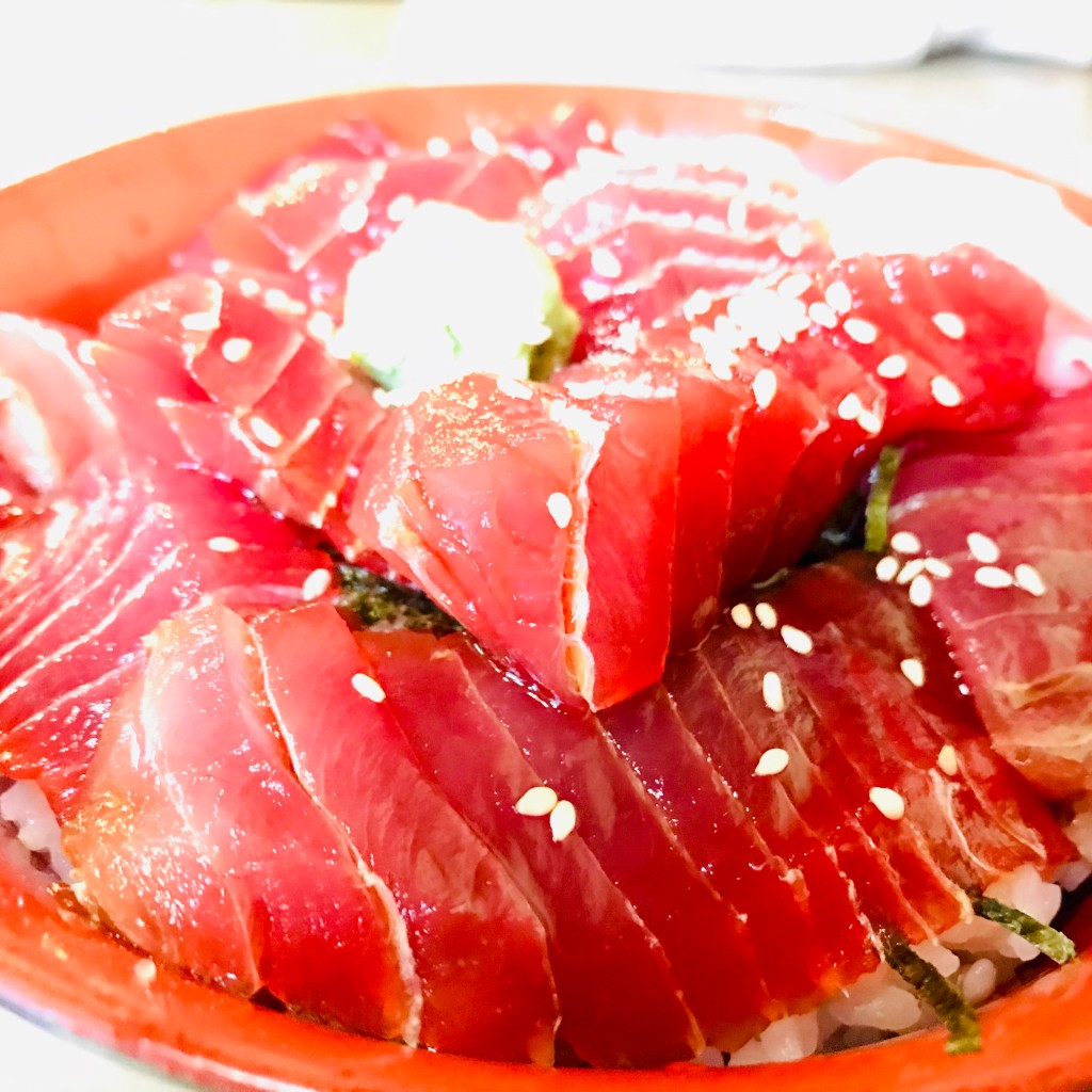 ユーザーが投稿したマグロ漬け丼とマグロの唐揚げの写真 - 実際訪問したユーザーが直接撮影して投稿した汲上魚介 / 海鮮料理味の食彩館の写真