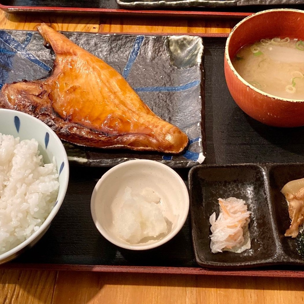 ユーザーが投稿したサケカマ定食の写真 - 実際訪問したユーザーが直接撮影して投稿した角田町居酒屋ひもの野郎 ナビオ店の写真