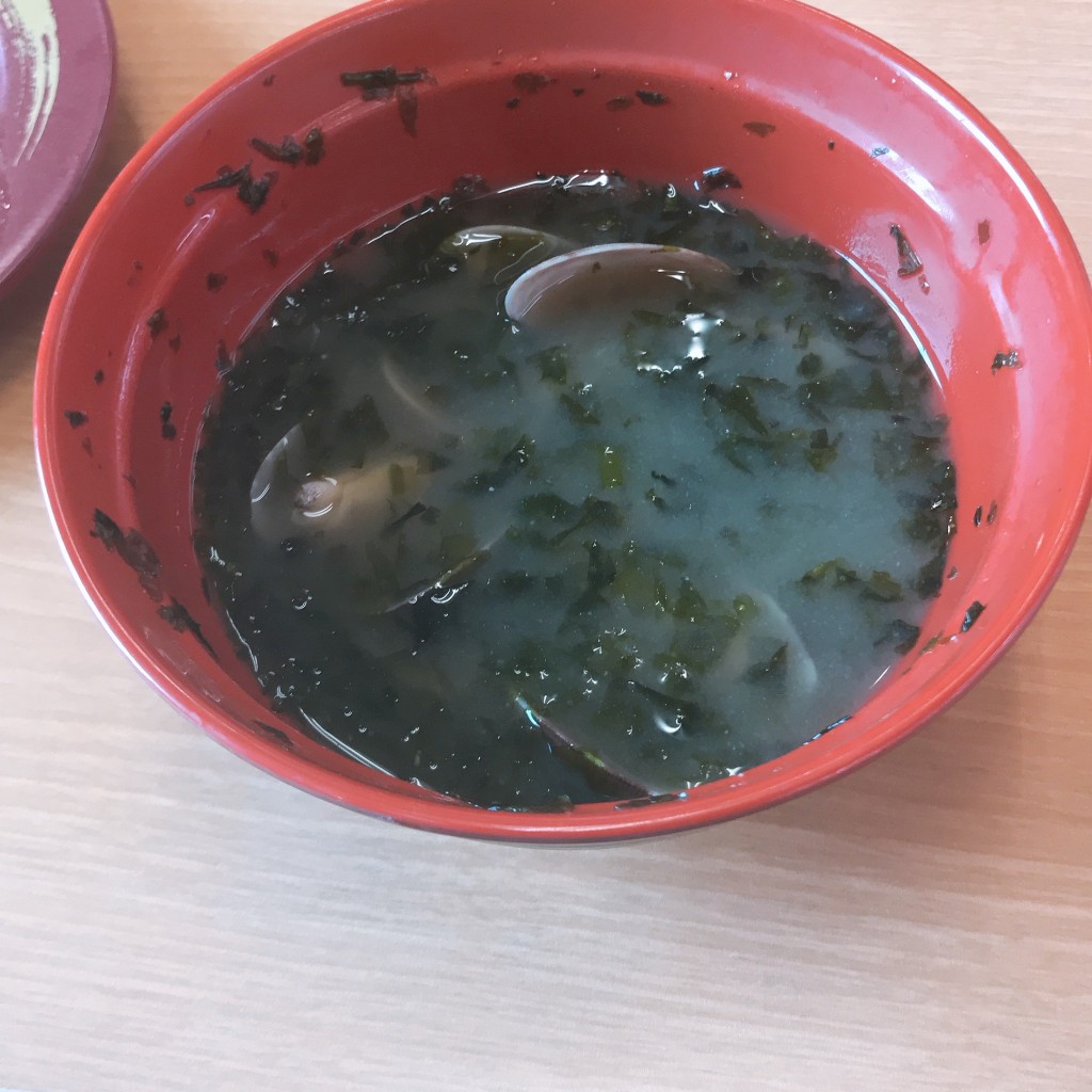 ユーザーが投稿したあさりと海苔の味噌汁の写真 - 実際訪問したユーザーが直接撮影して投稿した鳥山町回転寿司スシロー新横浜店の写真