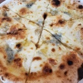イタリア産チーズピッツァ - 実際訪問したユーザーが直接撮影して投稿した緑町イタリアンラ・ジェンマの写真のメニュー情報