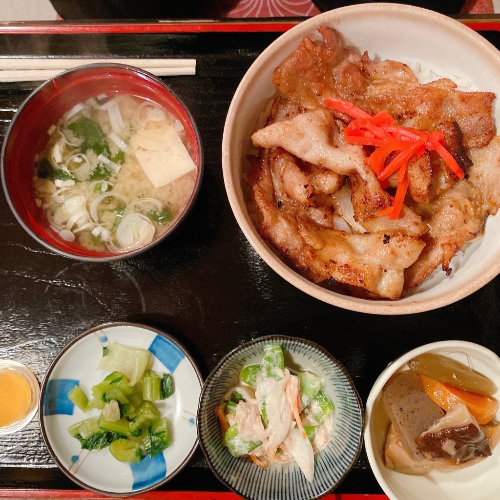 ユーザーが投稿した焼き鳥盛り合わせ、豚角煮丼、豚生姜焼き丼の写真 - 実際訪問したユーザーが直接撮影して投稿した千種町その他飲食店あじ芳の写真