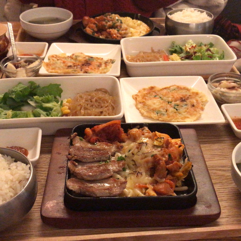 ユーザーが投稿したお肉のハーフ&ハーフの写真 - 実際訪問したユーザーが直接撮影して投稿した豊洲韓国料理韓美膳 ららぽーと豊洲店の写真