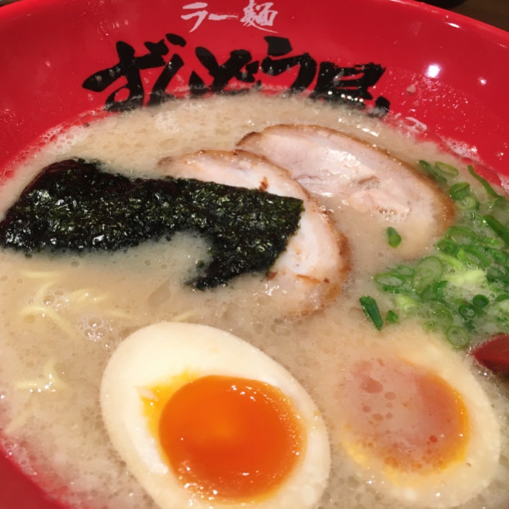 ユーザーが投稿した味玉ラーメンの写真 - 実際訪問したユーザーが直接撮影して投稿した心斎橋筋ラーメン専門店ずんどう屋 心斎橋店の写真