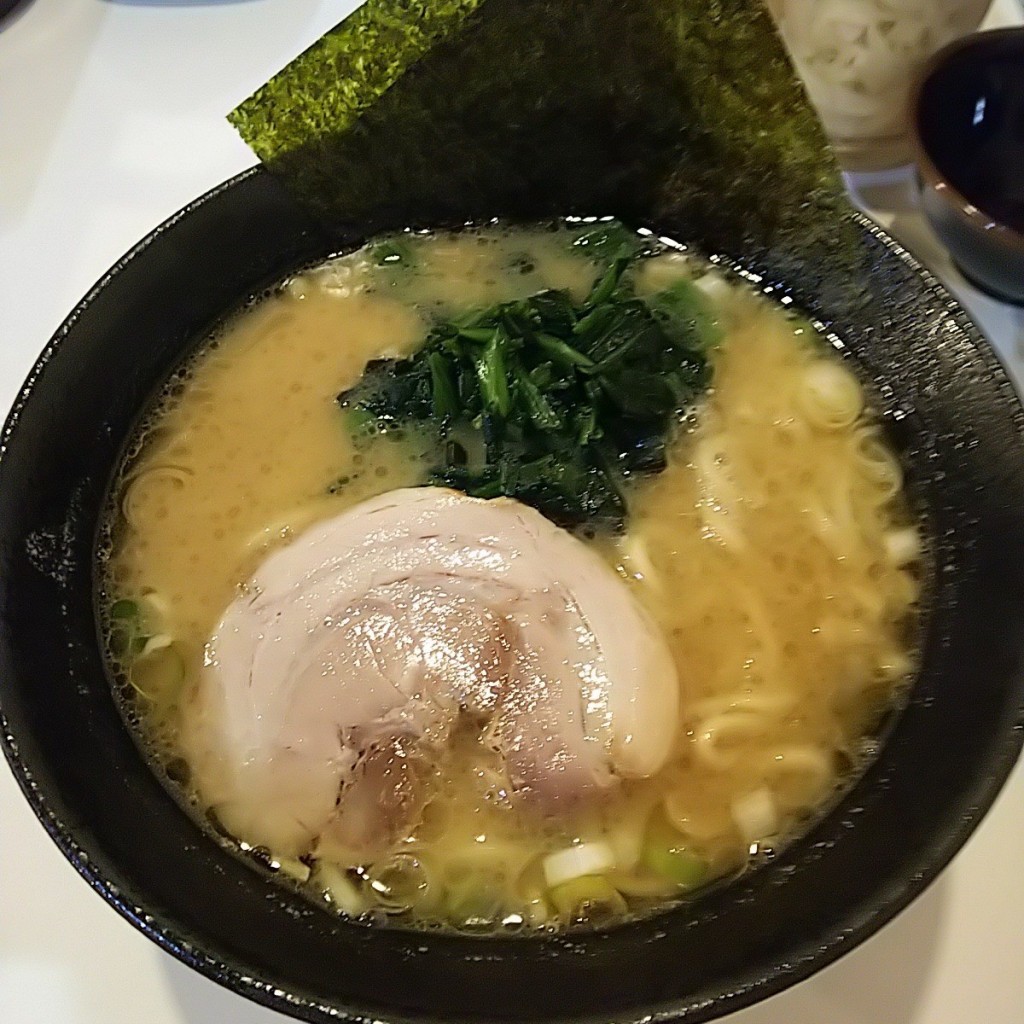 ユーザーが投稿したとんこつ醤油ラーメンの写真 - 実際訪問したユーザーが直接撮影して投稿した西鴻池町ラーメン専門店横浜家系ラーメン 一蓮家 鴻池新田店の写真