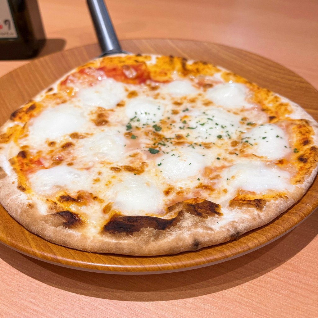 ユーザーが投稿したバッファローモッツァレラのピザの写真 - 実際訪問したユーザーが直接撮影して投稿した津志田南イタリアンサイゼリヤ アクロスプラザ盛岡店の写真