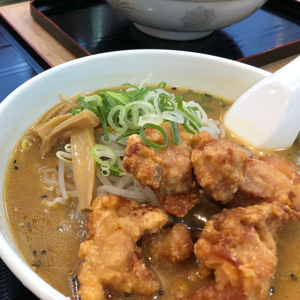 ユーザーが投稿した唐揚げラーメンの写真 - 実際訪問したユーザーが直接撮影して投稿した五個荘石塚町ラーメン専門店札幌ラーメン どさん子 五個荘8号店の写真