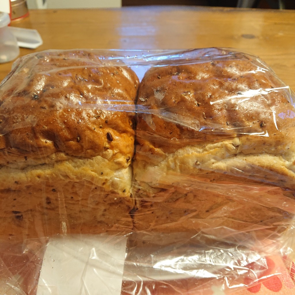 ユーザーが投稿した五種豆と五穀の食パンの写真 - 実際訪問したユーザーが直接撮影して投稿した広本町ベーカリークオリティーベーカリー コペンの写真