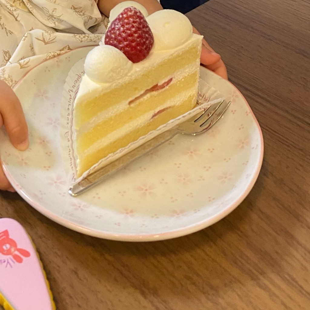 ユーザーが投稿した苺のショートケーキの写真 - 実際訪問したユーザーが直接撮影して投稿した朝日スイーツオランダ家 イオン木更津店の写真