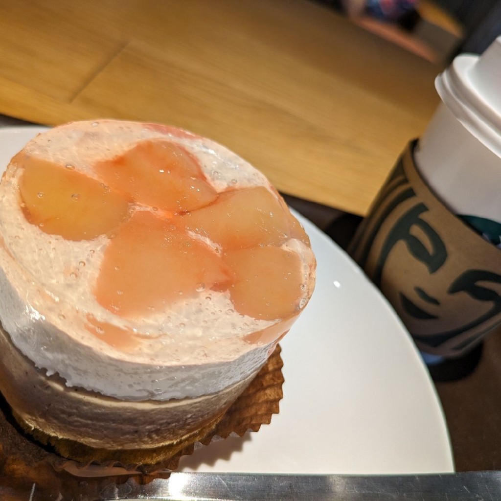 ユーザーが投稿した白桃&アールグレイケーキの写真 - 実際訪問したユーザーが直接撮影して投稿した浅草カフェスターバックスコーヒー 雷門店の写真