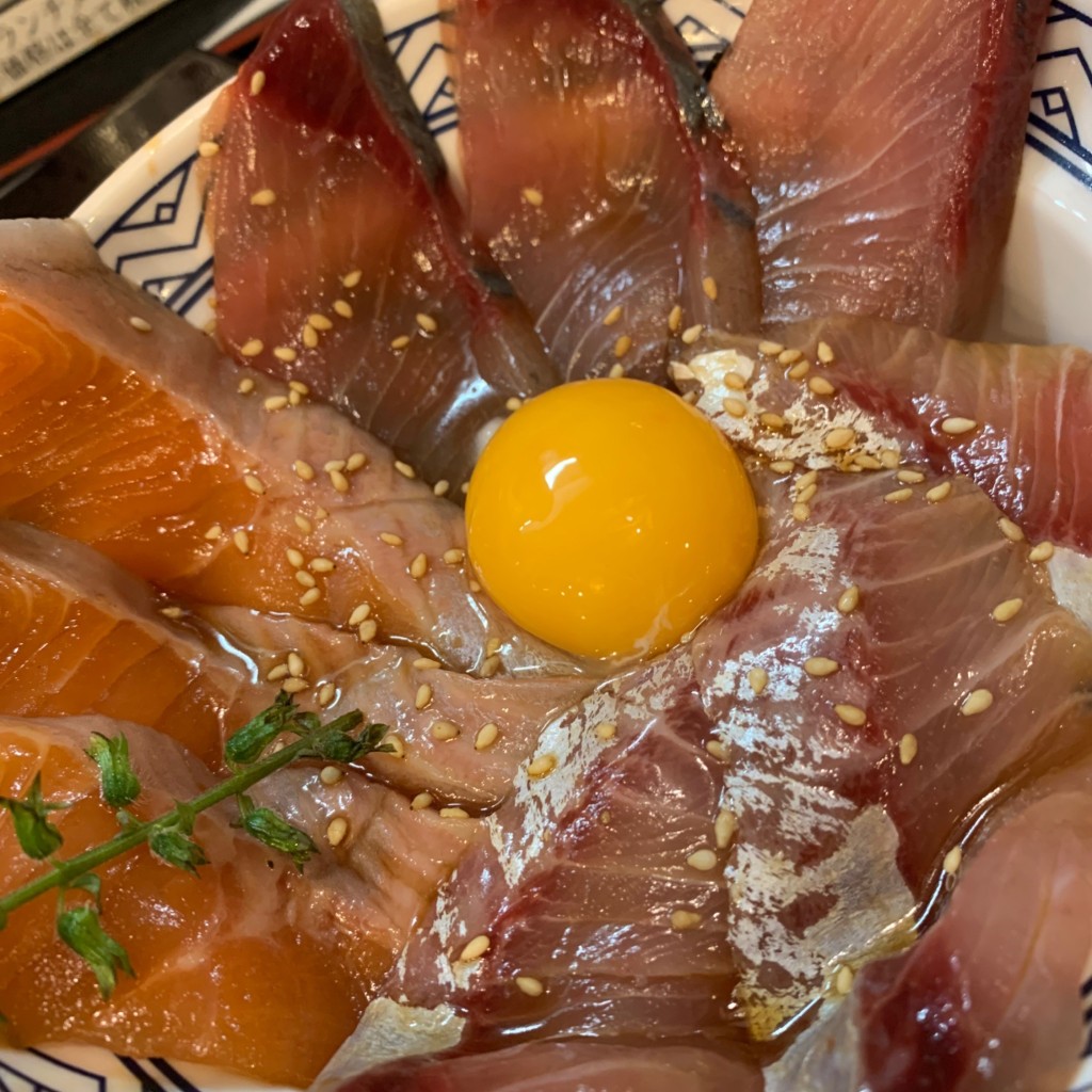ユーザーが投稿した日替わり鮮魚漬丼定食の写真 - 実際訪問したユーザーが直接撮影して投稿した西池袋居酒屋丸冨水産 池袋西口店の写真