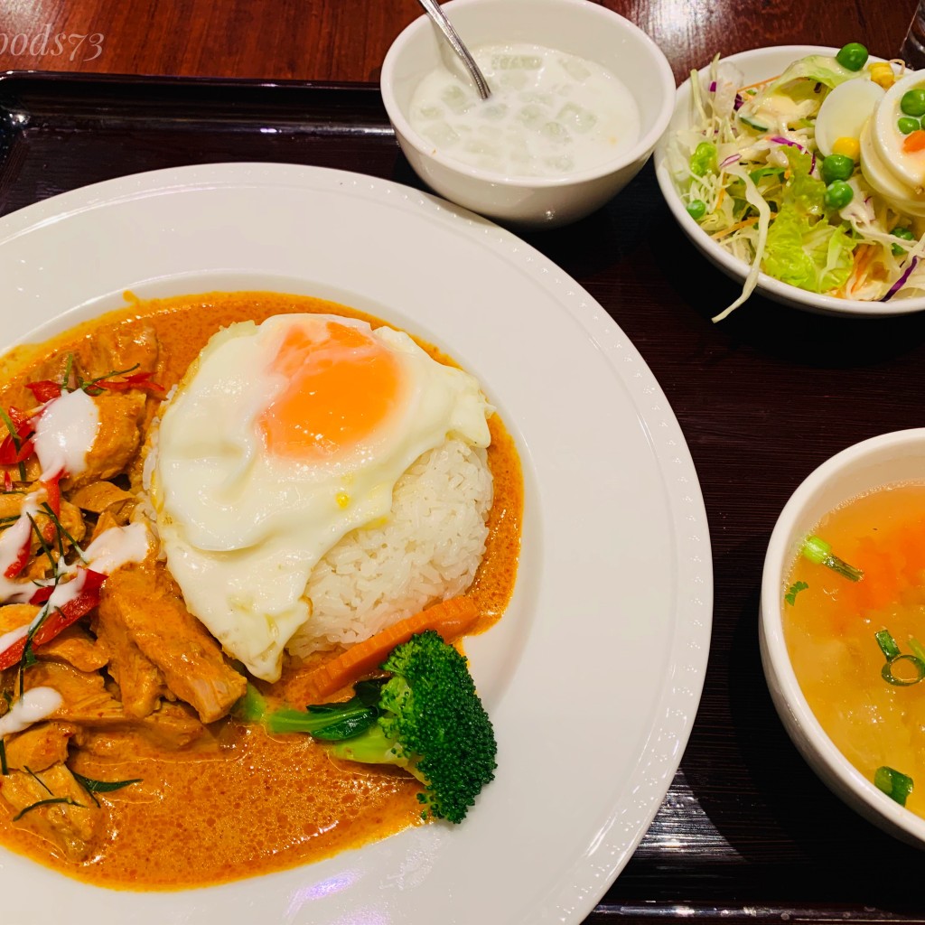 ユーザーが投稿したチキンココナッツカレーセットの写真 - 実際訪問したユーザーが直接撮影して投稿した大手町タイ料理ジャスミンタイレストラン 大手町店の写真