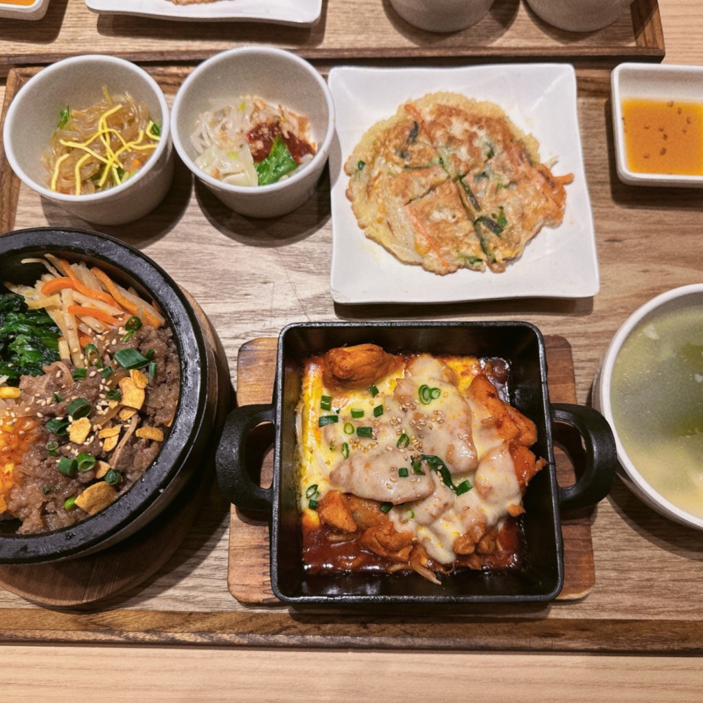 ユーザーが投稿したガーリック牛石焼ビビンバの写真 - 実際訪問したユーザーが直接撮影して投稿した西新宿韓国料理韓美膳 ルミネ新宿LUMINE1の写真