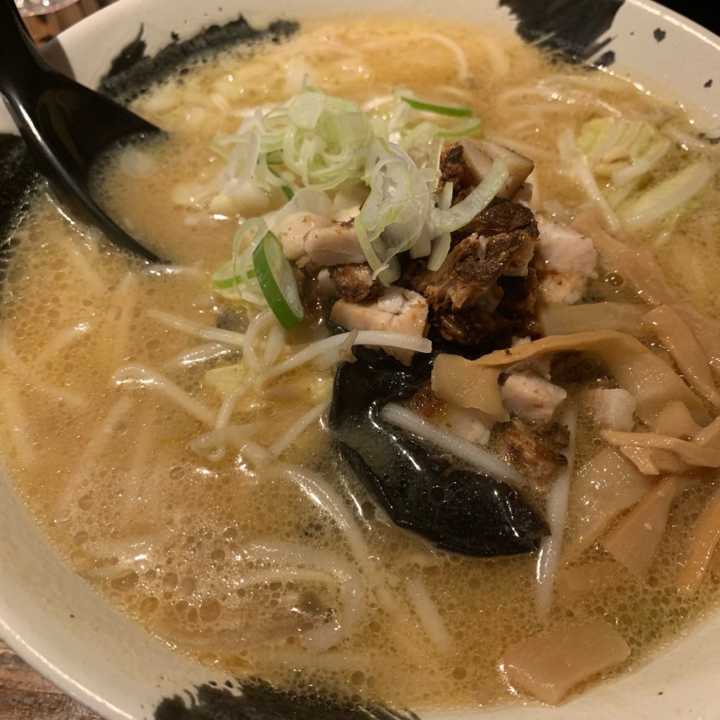 うしたんださんが投稿した西十六条南ラーメン / つけ麺のお店らーめん酒屋 三楽 本店/ラーメンサカヤ サンゴウ ホンテンの写真