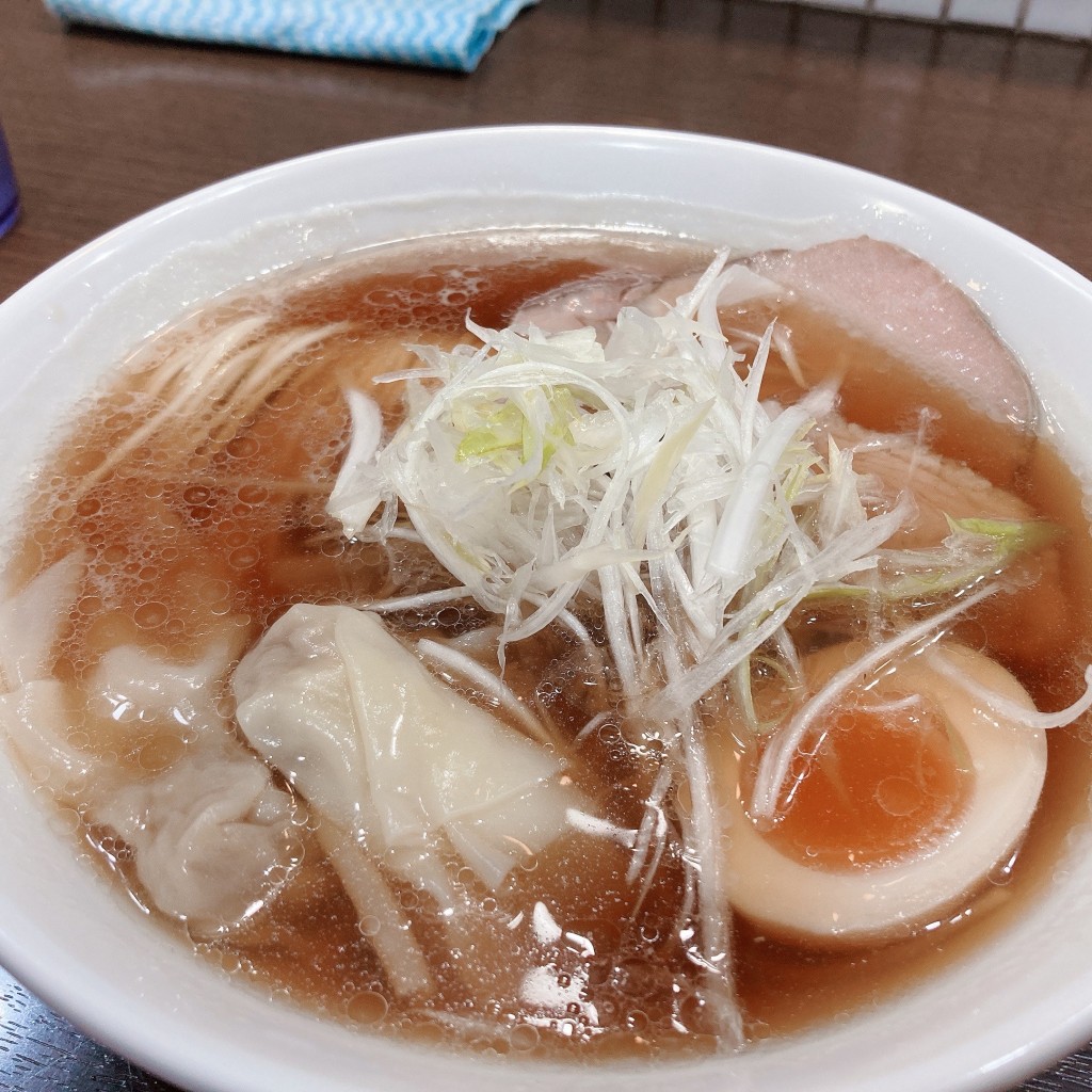 ユーザーが投稿したワンタンしょうゆラーメンの写真 - 実際訪問したユーザーが直接撮影して投稿した東ラーメン専門店中華そば イデタの写真