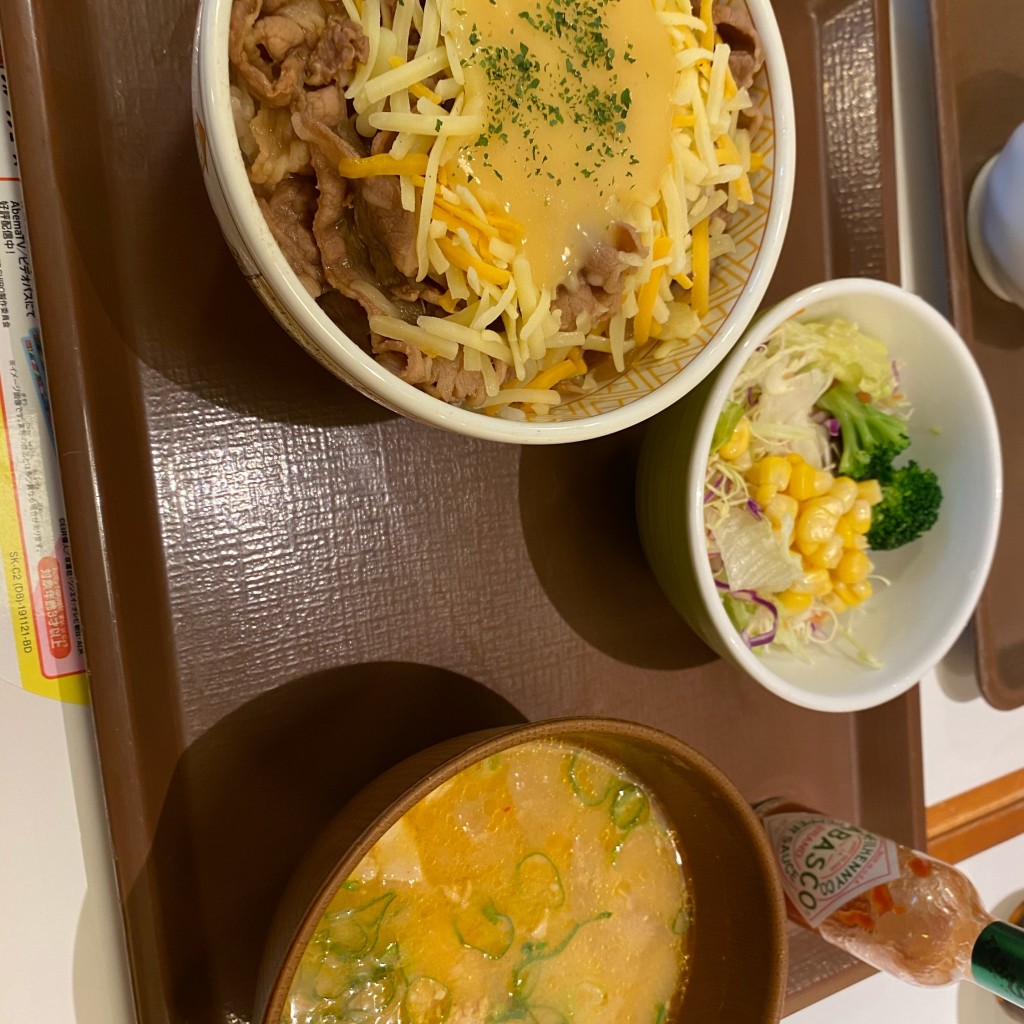 ユーザーが投稿した三種のチーズ牛丼、カレー豚汁付の写真 - 実際訪問したユーザーが直接撮影して投稿した長津田みなみ台牛丼すき家 長津田みなみ台店の写真