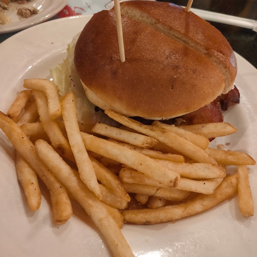 ユーザーが投稿したBacon Cheese Burgerの写真 - 実際訪問したユーザーが直接撮影して投稿した有明居酒屋TGI FRIDAYS 有明ガーデン店の写真