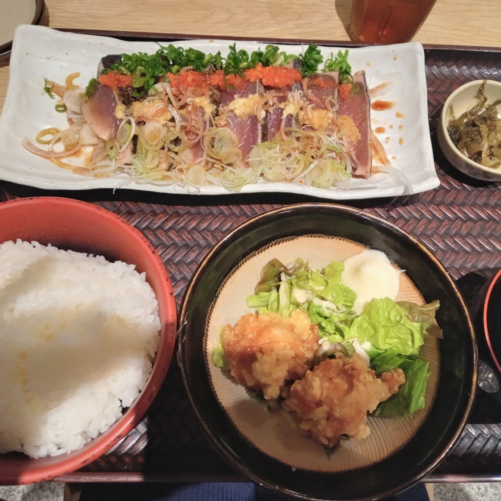 ユーザーが投稿したカツオのっけ盛りと唐の写真 - 実際訪問したユーザーが直接撮影して投稿した西新宿定食屋築地食堂源ちゃん 東京オペラシティ店の写真