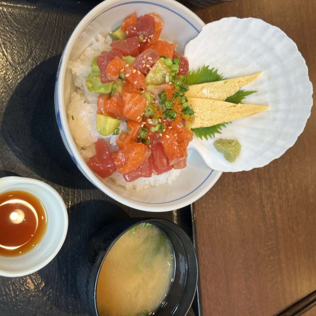 ユーザーが投稿したサーモン アボカドのポキ丼の写真 - 実際訪問したユーザーが直接撮影して投稿した大久保定食屋なかよ食堂の写真