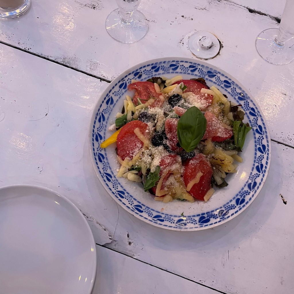 ユーザーが投稿した生ハムチーズサラダの写真 - 実際訪問したユーザーが直接撮影して投稿した西橋詰町洋食マールカフェの写真