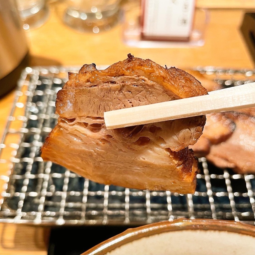 ユーザーが投稿した炙り黒豚肉汁うどん(白)の写真 - 実際訪問したユーザーが直接撮影して投稿した仲町うどん武蔵野うどん まるうの写真