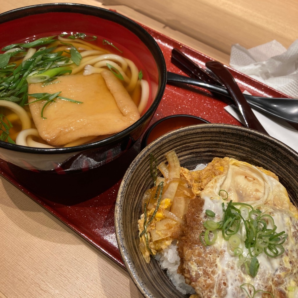 ユーザーが投稿したかつ丼定食るうどんの写真 - 実際訪問したユーザーが直接撮影して投稿した東塩小路町うどん杵屋 京都ポルタ店の写真