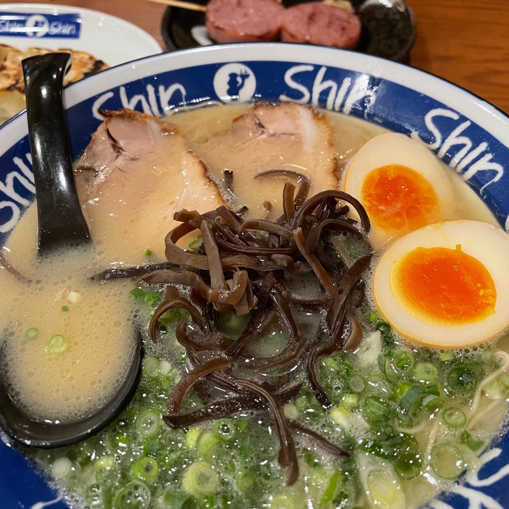 ユーザーが投稿した煮卵ラーメン、餃子、せんぽこ、雲仙ハムの写真 - 実際訪問したユーザーが直接撮影して投稿した天神ラーメン専門店博多らーめん ShinShin 天神本店の写真