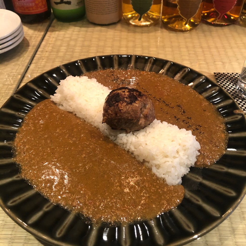 ユーザーが投稿したラムカレーと牛カレーハーフ+ハンバーグトッピングの写真 - 実際訪問したユーザーが直接撮影して投稿した恵比寿居酒屋十番右京 恵比寿店の写真